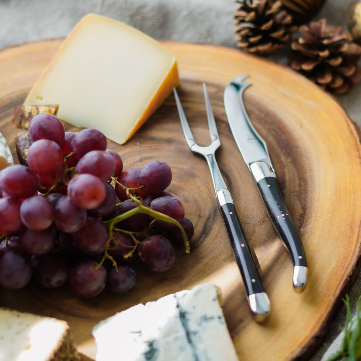 Tradition Cheese Set Ebony Shiny Finish