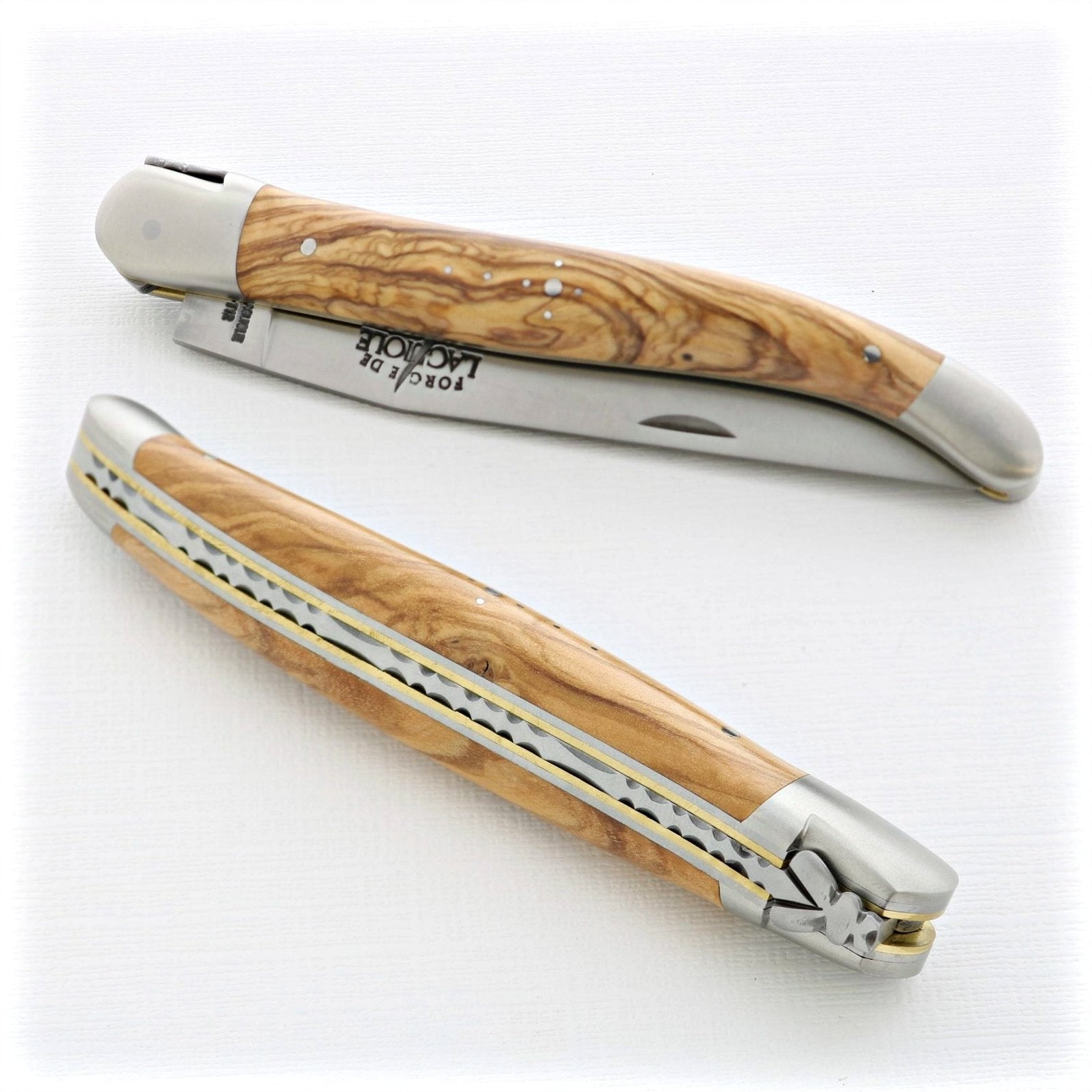 12 cm Carvé Boraldes Series - Olivewood Handle - Satin